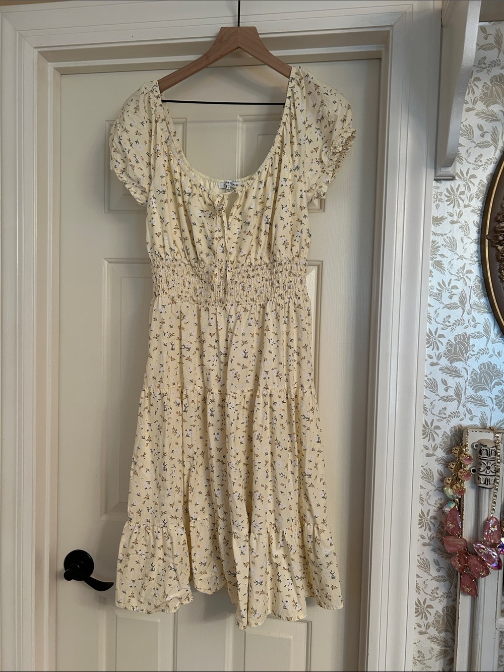 Celebrity Pink pale yellow floral mini dress